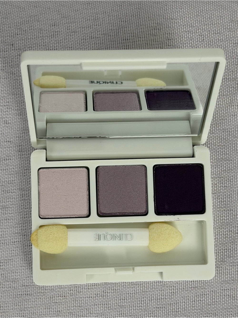 Clinique Set of 4 Eyeshadow Palettes with 1 Blush & Compact Mirrors - Picture 11 of 15